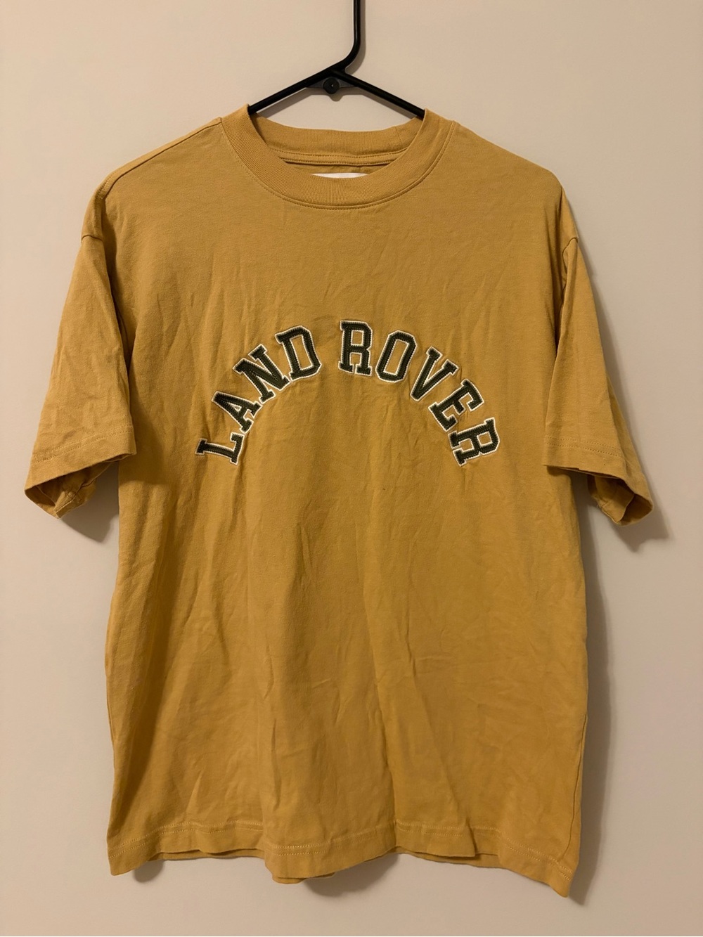 PacSun Mustard 'Land Rover' Logo Short Sleeve Tee Men’s Small